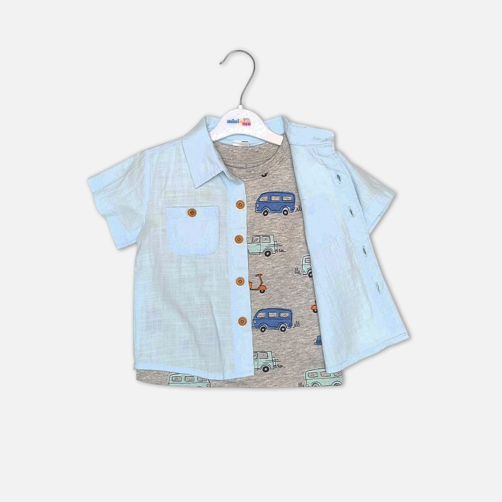 boysSuit14179-3 Baby boy 3-piece summer clothing set showcasing a short-sleeve ice blue linen button-down shirt over a heather grey inner t-shirt with a vintage car and scooter print, paired with navy blue shorts from Mini & Me.