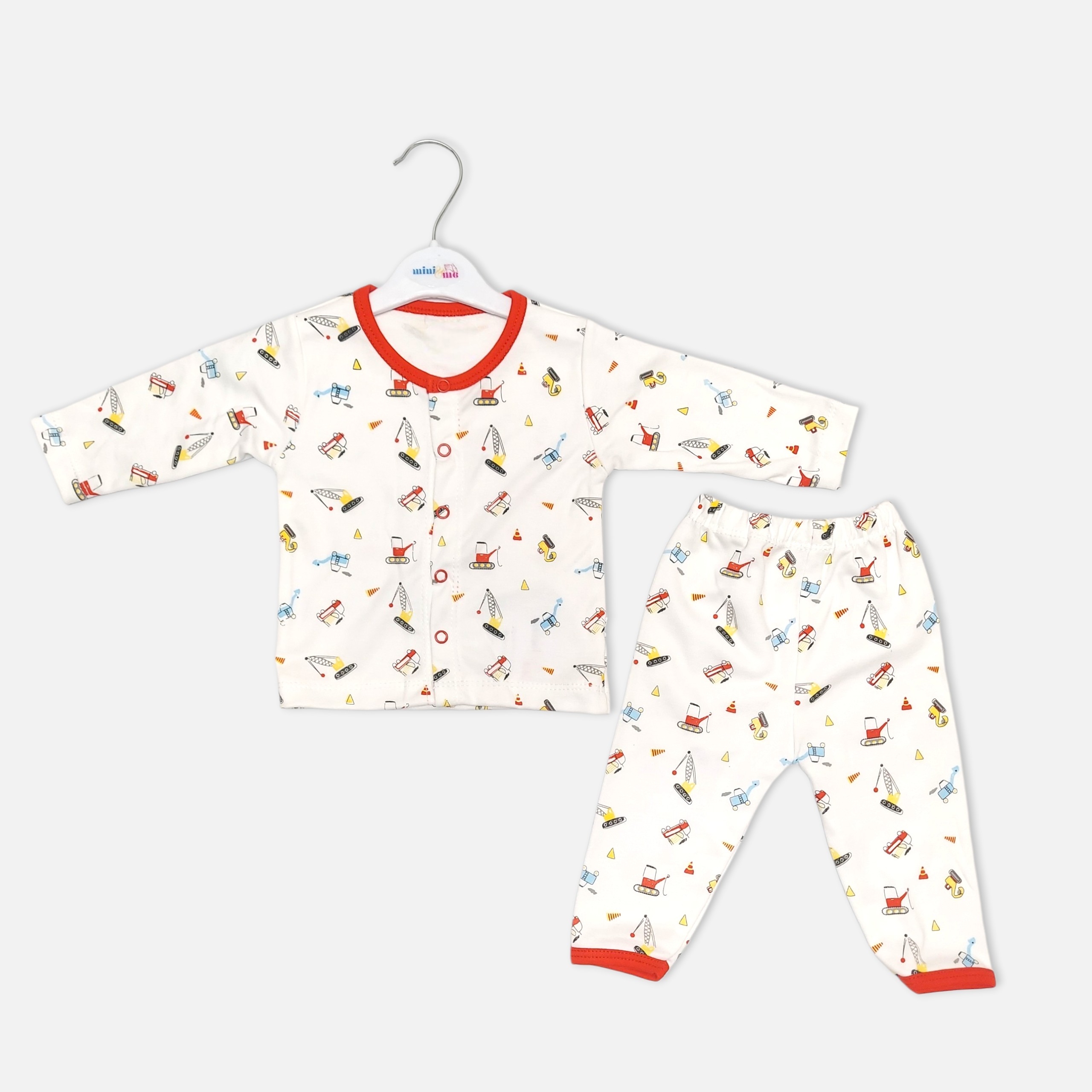 20260713_192138 (4) Unisex white cotton baby nightwear set from Mini and Me featuring a long-sleeve button-up top and matching pants with a colorful construction vehicle pattern and red trim.
