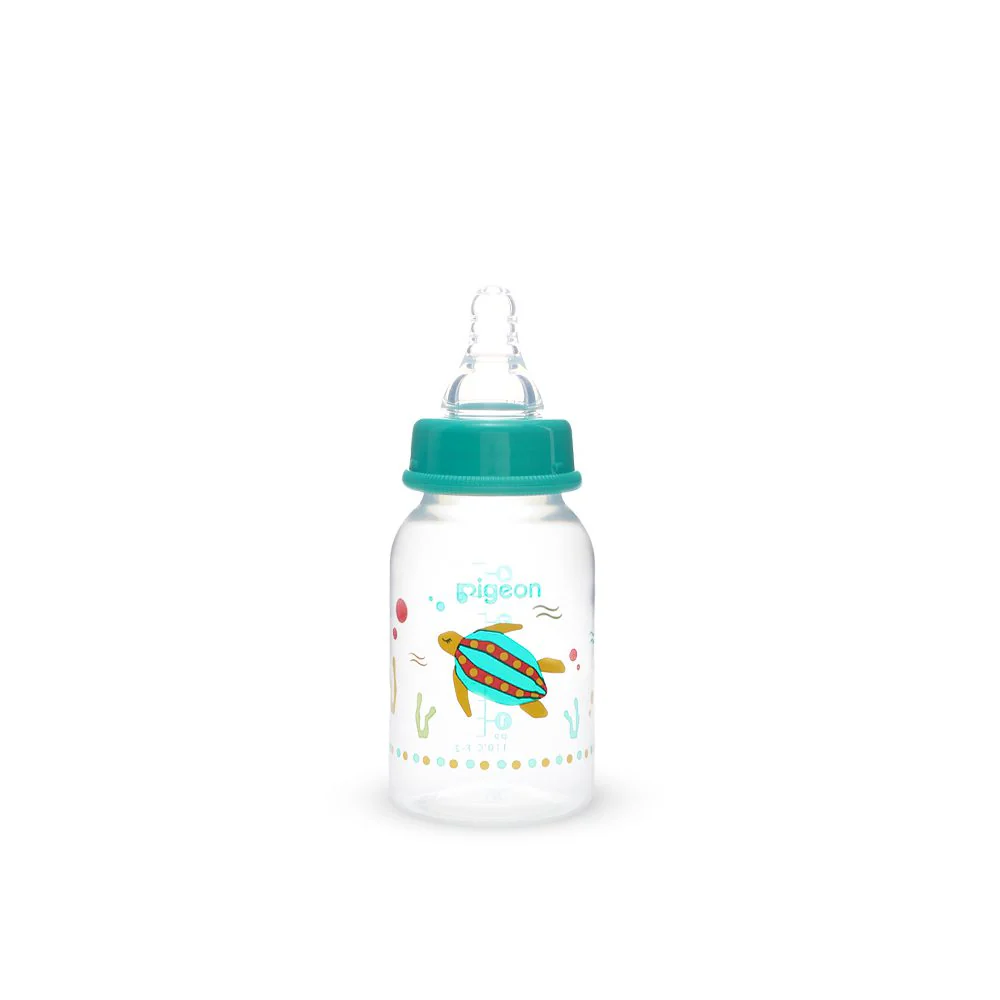 26_6162d8fc-47e1-44dc-9042-55bf6eed0852 Pigeon Vibrant Compact Flexible Feeder baby bottle for 0+ months featuring a colorful swimming sea turtle print with a teal collar cap.