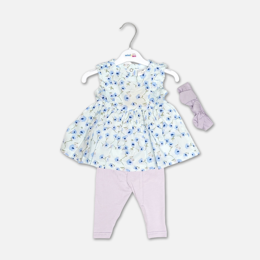 girlsSuit13121-2 A premium three-piece summer clothing set for baby girls featuring a sleeveless flared cream frock with a blue floral print and shoulder ruffles, paired with pastel lilac leggings and a matching knotted bow headband, displayed on a white hanger.